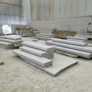 广东 整石台阶（大面火烧+侧面自然面），出货前厂内拼装