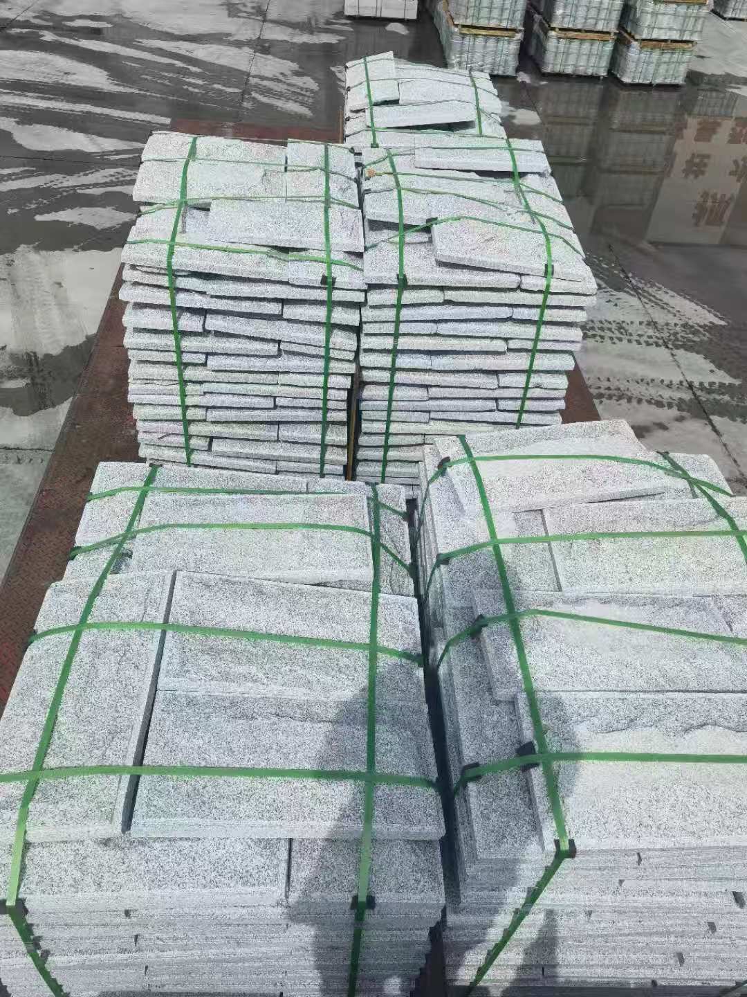 广东 芝麻白蘑菇石装车出货