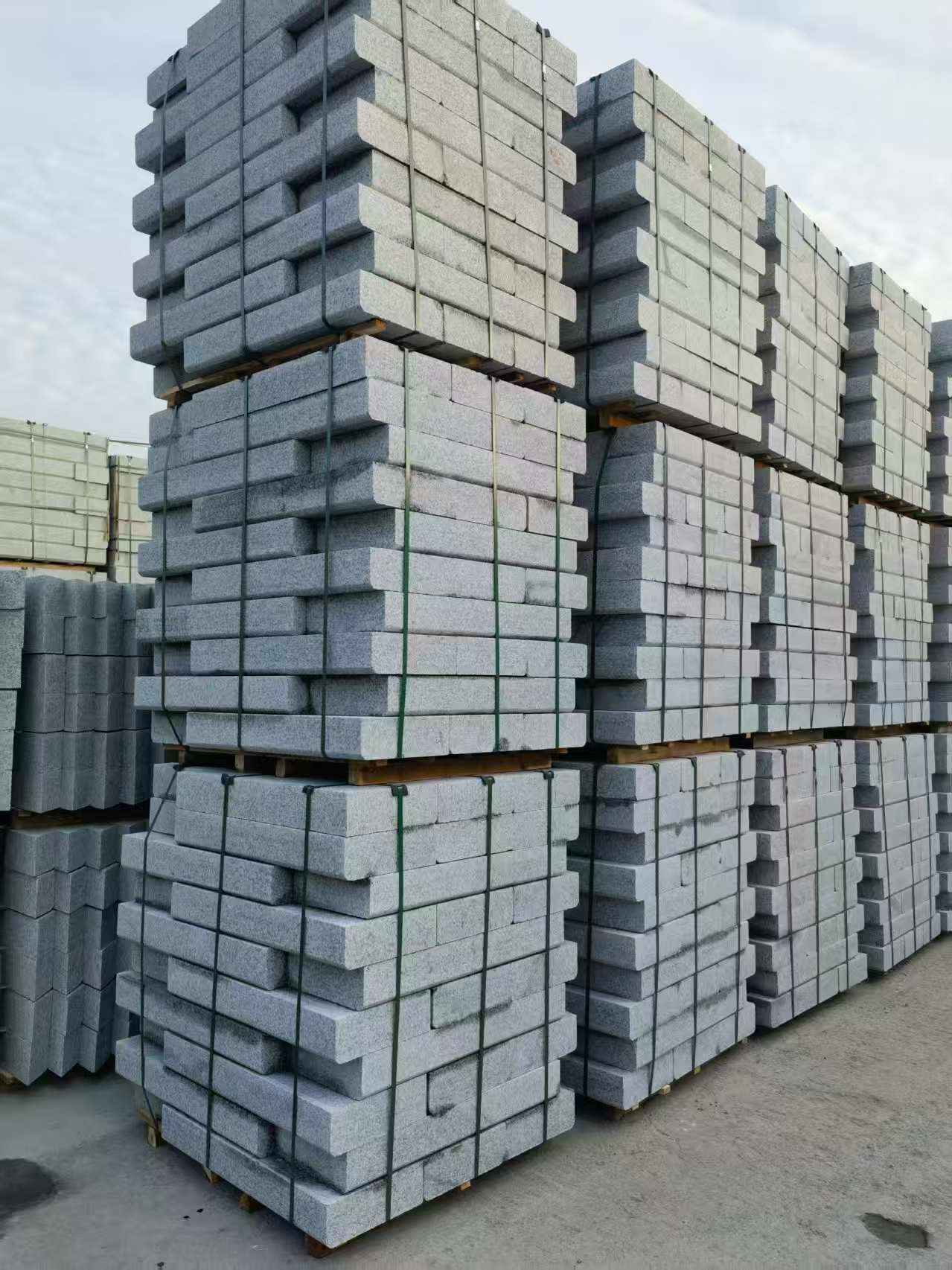 广东 路沿石（路侧石），颜色一致，尺寸标准