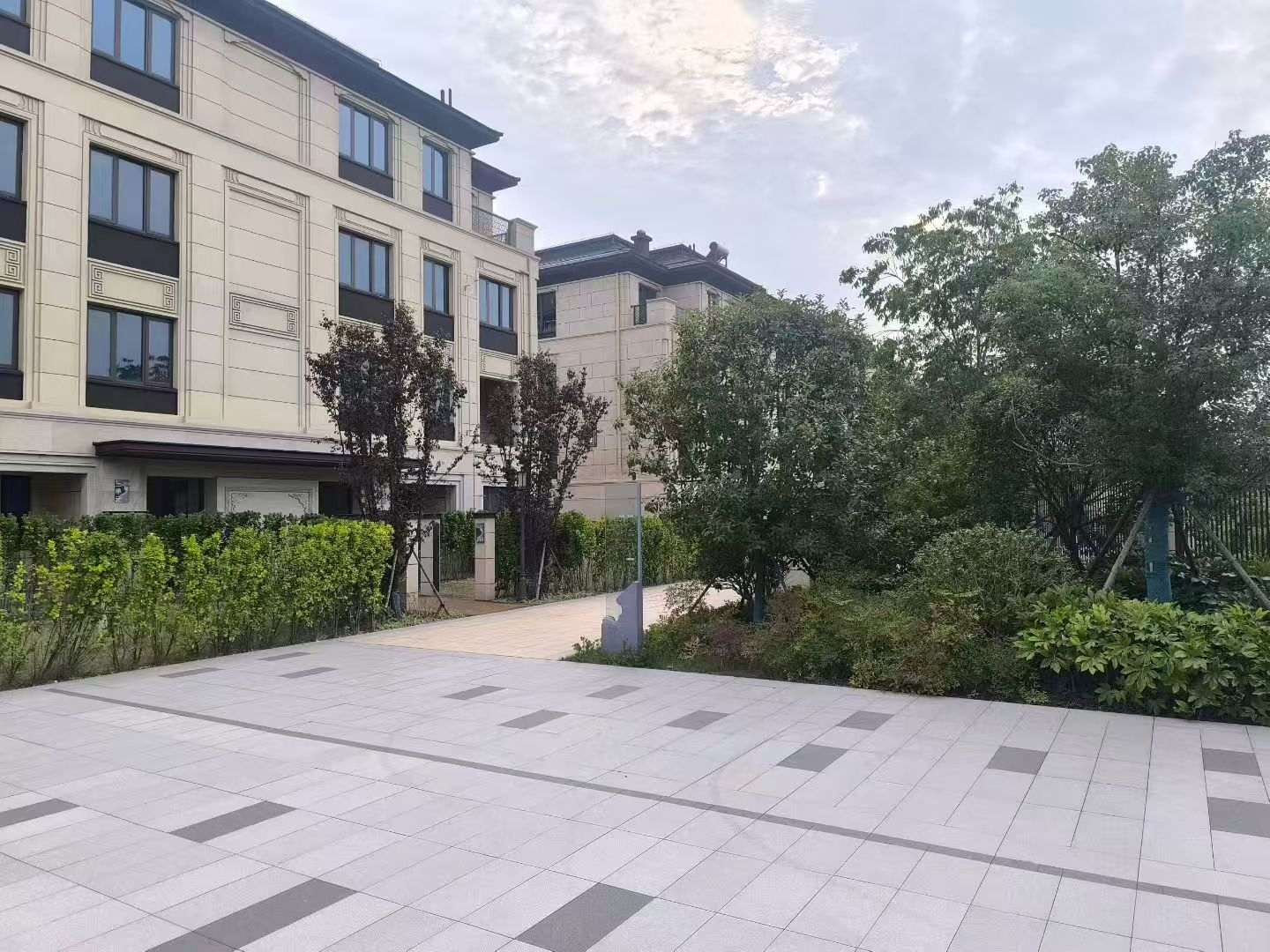 广东 芝麻白与芝麻白搭配铺装，尺寸1200*600