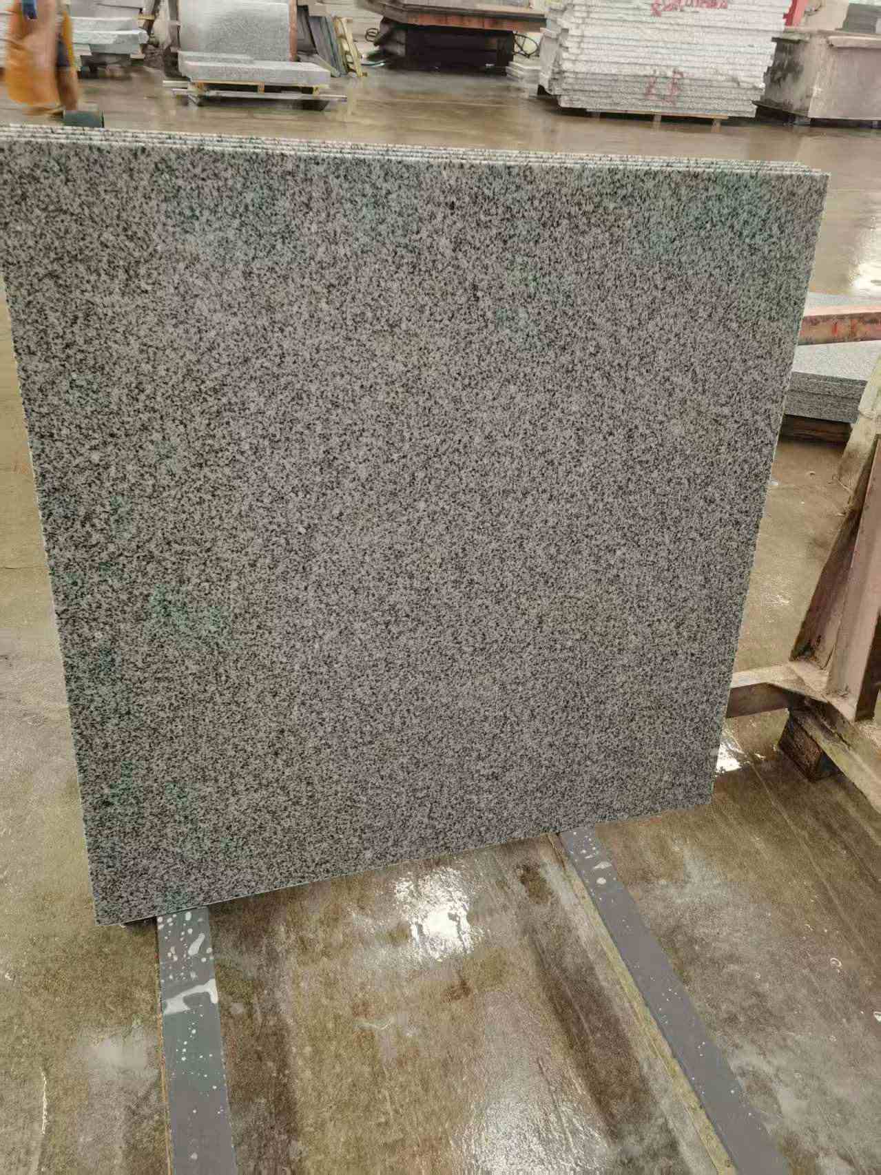 广东 芝麻白光面900*900，高地铁标准