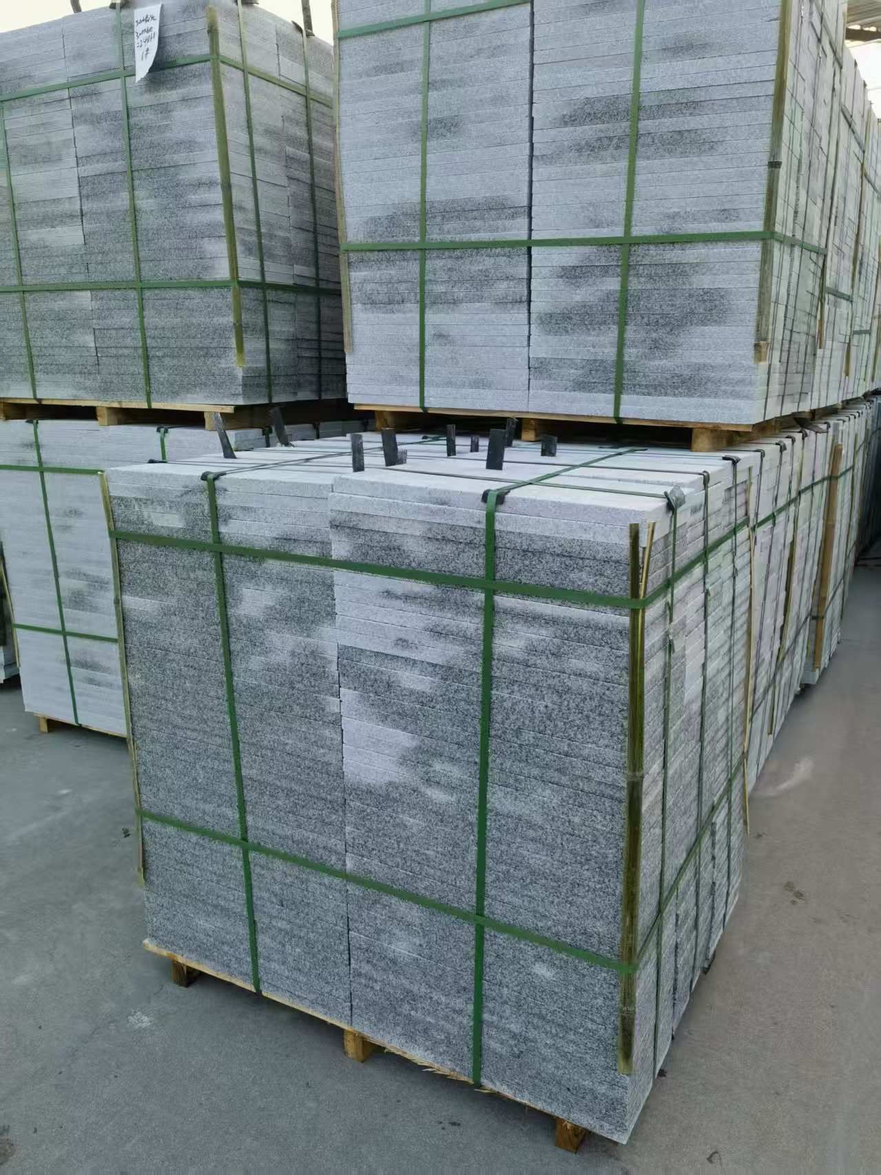 广东 芝麻白地铺石材