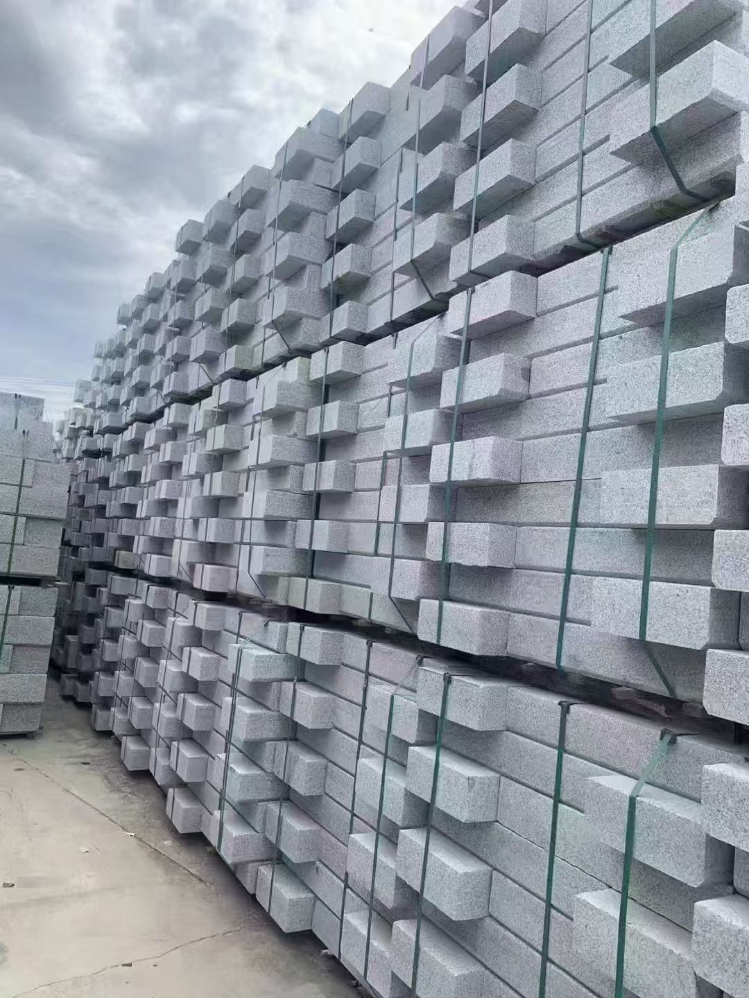 广东 芝麻灰侧石