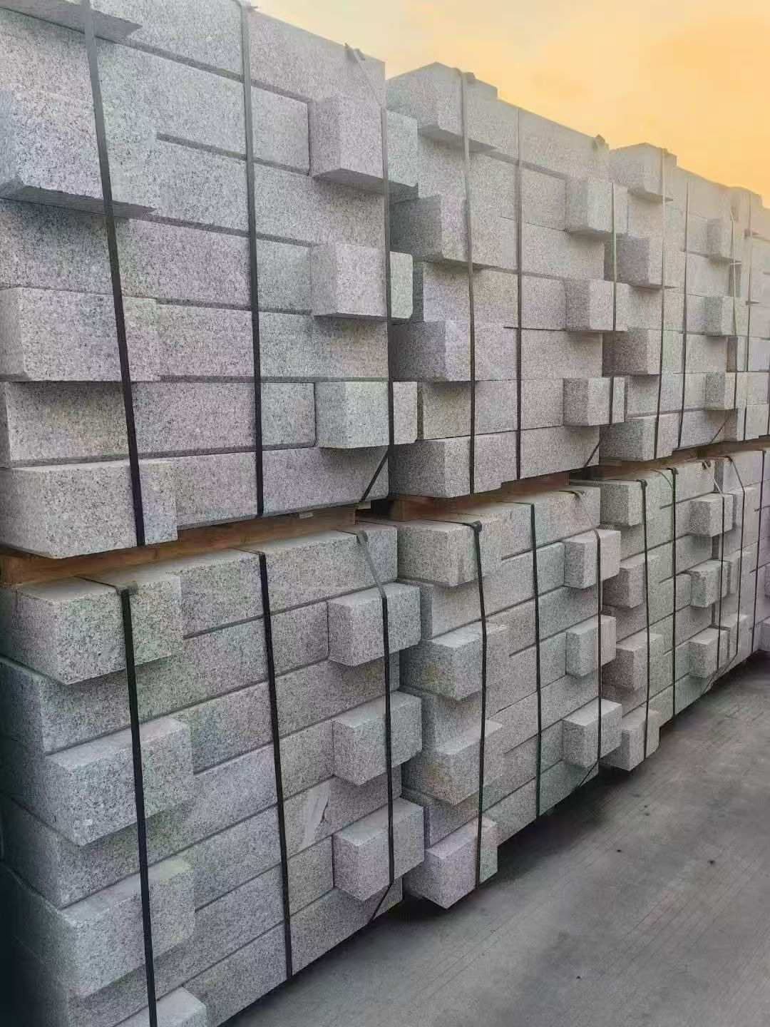 广东 芝麻白路沿石